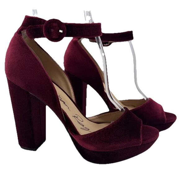 American Rag Areeta Wine Red Women Velvet Strappy block heel Sz 6 M NWOB - Picture 1 of 7